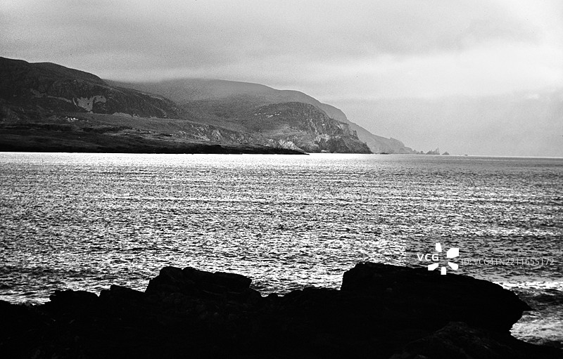 1997年黑白胶卷拍摄的罗斯贝格附近的多尼戈尔海岸图片素材