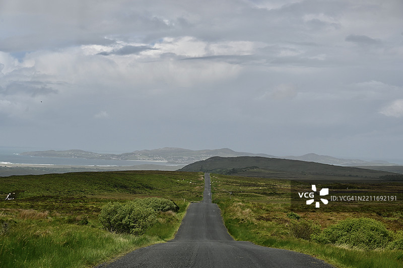 乡村风景中的空旷道路图片素材