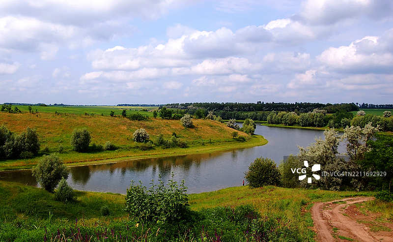 湖泊与天空的美丽景色图片素材