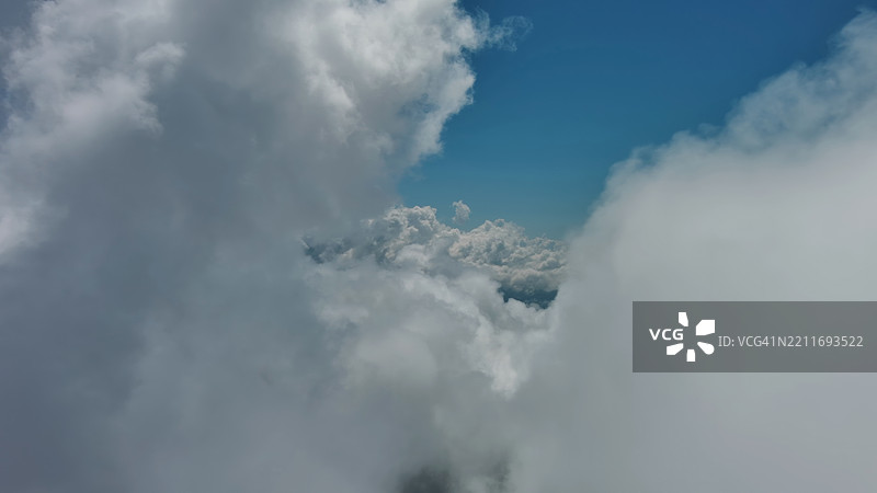 天空中云彩的美丽景色图片素材