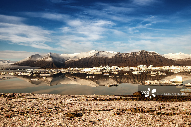 雪山与天空的美丽景色图片素材