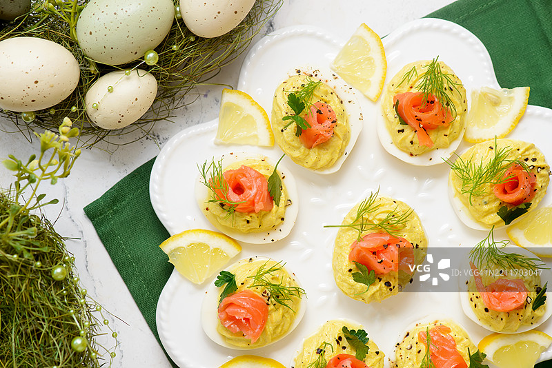 高角度视图的餐盘上的食物，乌克兰图片素材