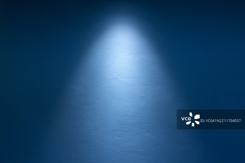 空墙上的光线。背景图片素材