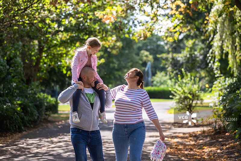 在公园里度过的每一天，构建童年回忆图片素材