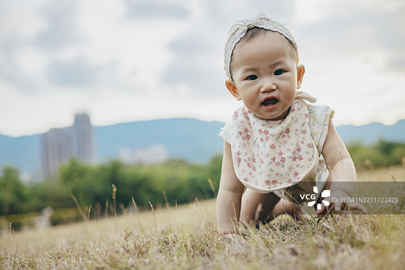 探索的第一步：在自然中成长图片素材