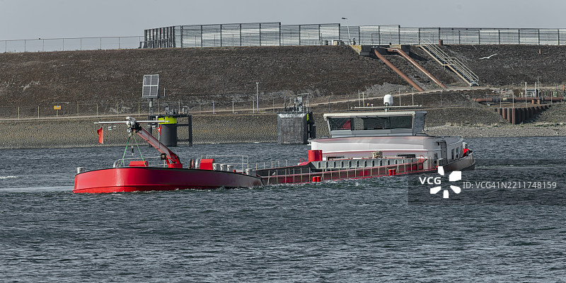 货船在北海运河航行图片素材