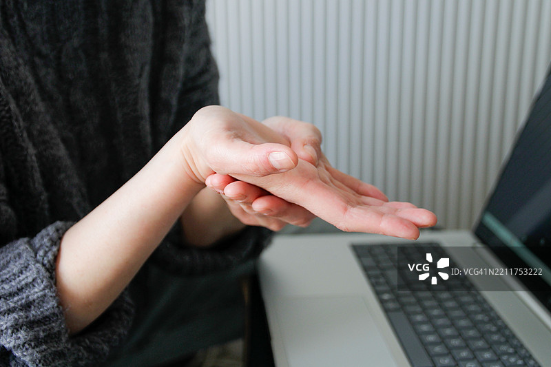 手腕受伤图片素材