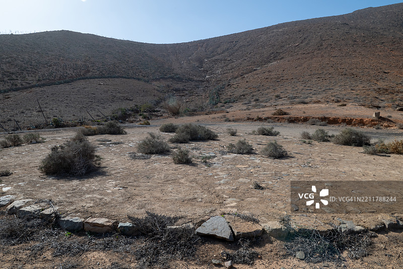 福尔特文图拉干旱环境中的废弃脱粒场图片素材