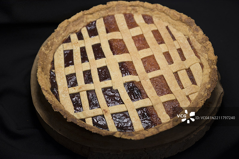 传统的果仁塔，内馅为榅桲和红薯果酱图片素材