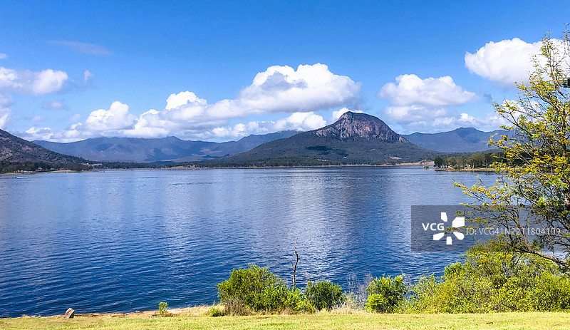 湖泊与天空的美丽景色图片素材