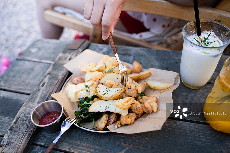 盘子上摆放的美味食物图片素材