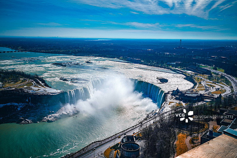 高角度俯瞰海洋与天空的景色图片素材