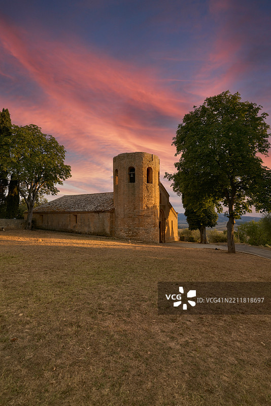 皮恩扎，奥尔恰谷，托斯卡纳，意大利，科尔西尼亚诺的圣维托与圣莫德斯托教堂图片素材