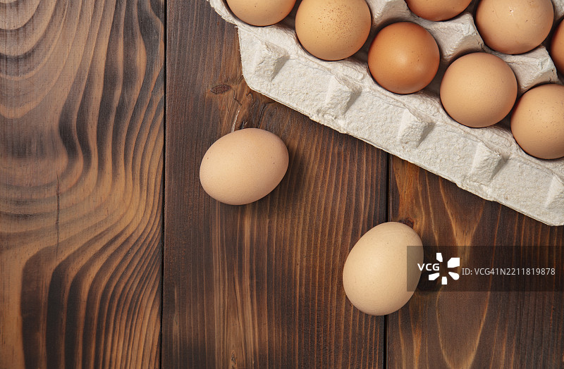 高角度视图的鸡蛋在桌子上，芝加哥，伊利诺伊州，美国图片素材