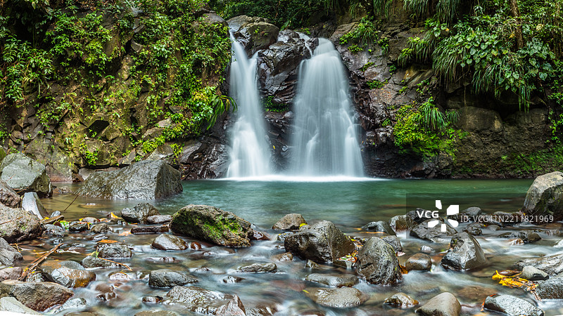 马提尼克的瀑布美景图片素材
