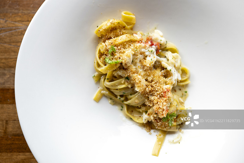 一盘蟹肉意大利面图片素材