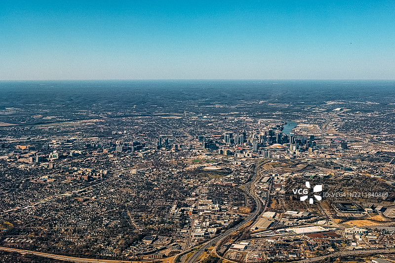 从南方的韦奇伍德-休斯顿社区俯瞰纳什维尔田纳西州的天际线，位于市中心南部。图片素材