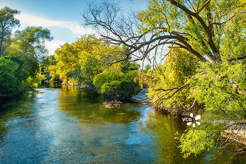 美国密歇根州特拉弗斯城的秋季色彩图片素材