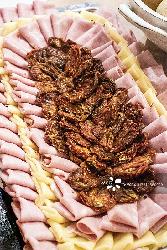 冷盘和奶酪拼盘。图片素材