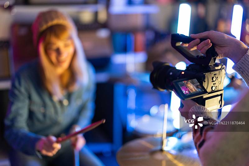 录制鼓乐演奏会图片素材