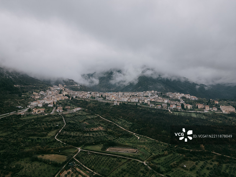意大利阿布鲁佐的帕琴托鸟瞰图图片素材
