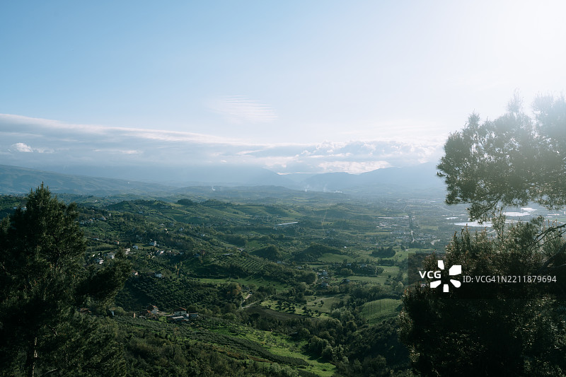 意大利阿布鲁佐州基耶蒂的春季乡村风光图片素材
