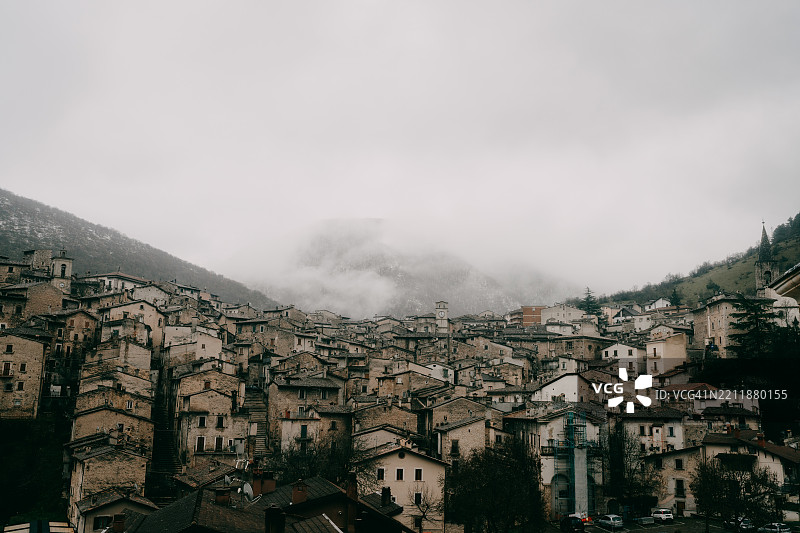 意大利阿布鲁佐的斯卡诺古镇图片素材