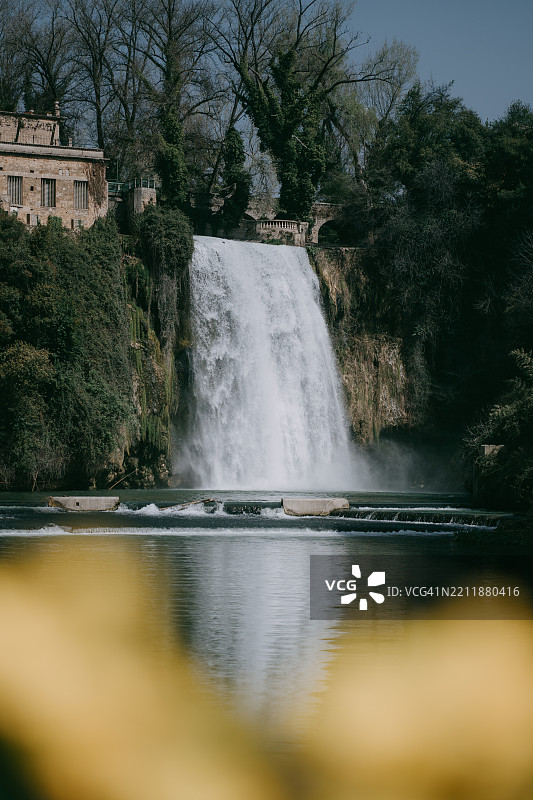 意大利拉齐奥大区弗罗辛诺内的伊索拉德利里瀑布图片素材