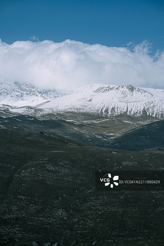 意大利阿布鲁佐的阿佩宁山脉雪山图片素材
