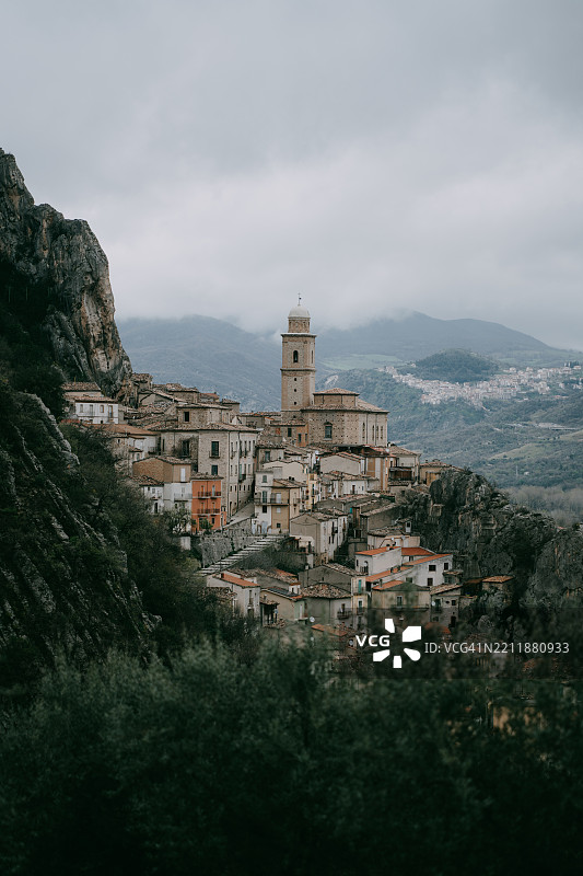 意大利阿布鲁佐的山中古老村庄，圣玛丽亚别墅图片素材