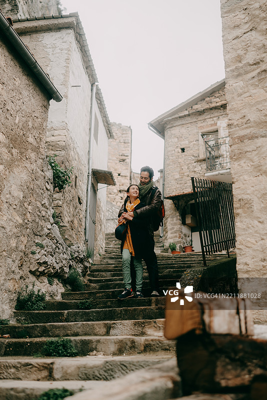 意大利圣玛利亚村的父亲和小女儿图片素材