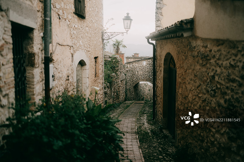 意大利拉齐奥州的维罗利古老村庄小巷图片素材