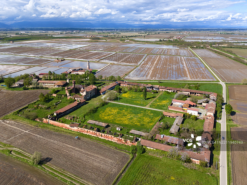维蒂涅城堡和村庄的鸟瞰图图片素材