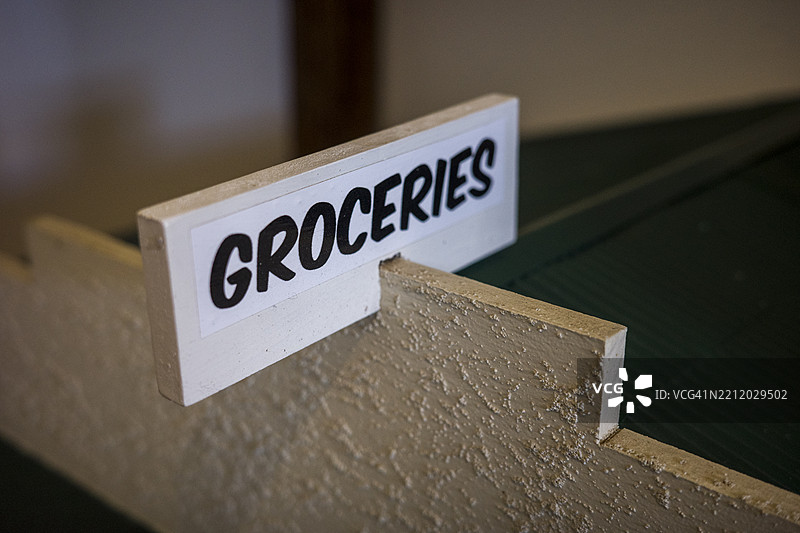 杂货店的木制标牌图片素材
