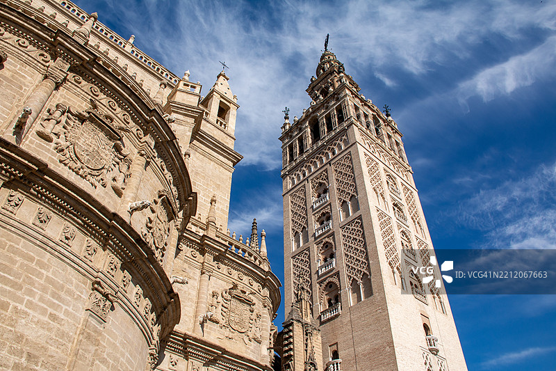 塞维利亚球迷在皇家马德里与巴塞罗那比赛前的场景图片素材