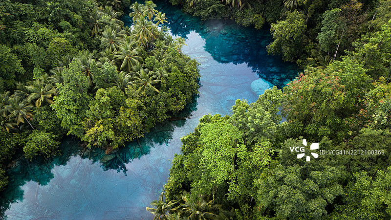 苏拉威西的帕伊苏波克湖航拍视图图片素材