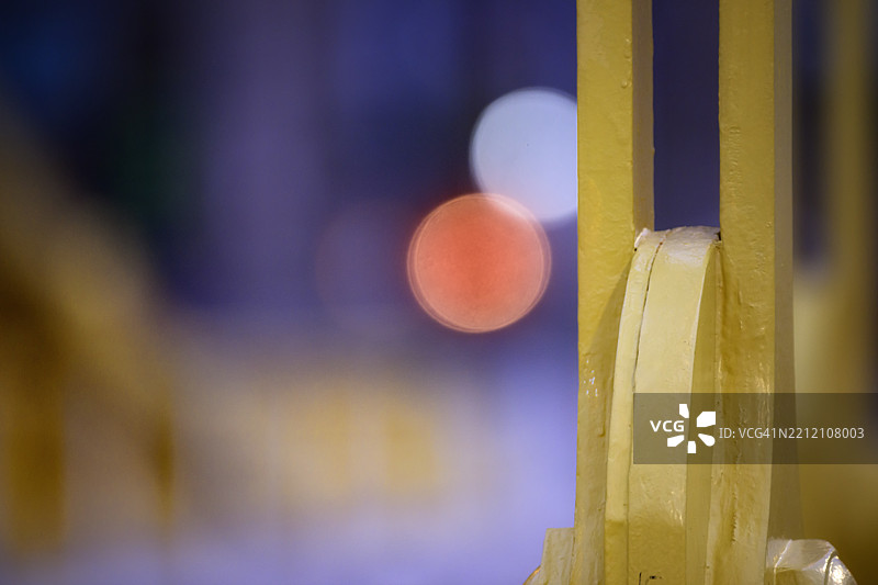 清晨的桥梁与散景视角图片素材