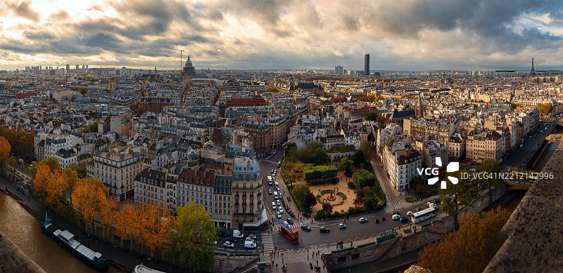 巴黎圣母院的全景视角 - 巴黎 - 法国 - 欧洲图片素材