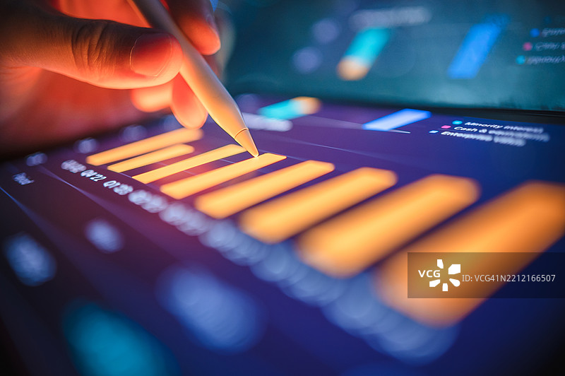 AI生成的风险分析图表特写，突出技术在管理投资风险中的作用图片素材