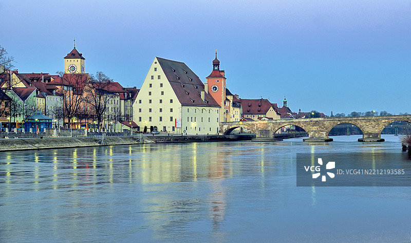 雷根斯堡的石桥与多瑙河图片素材
