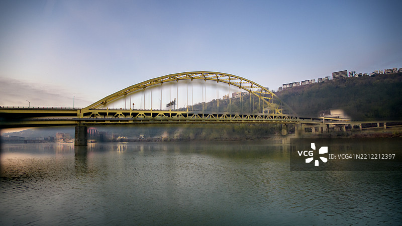 匹兹堡的莫农加希拉大桥水彩效果图片素材