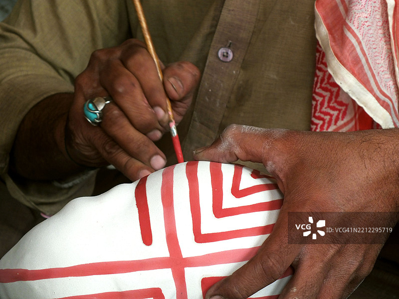 工作场所正在制作陶土陶器图片素材