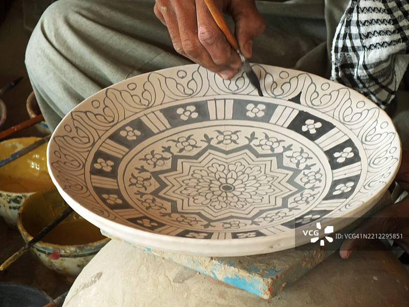 工作场所正在制作陶土陶器图片素材