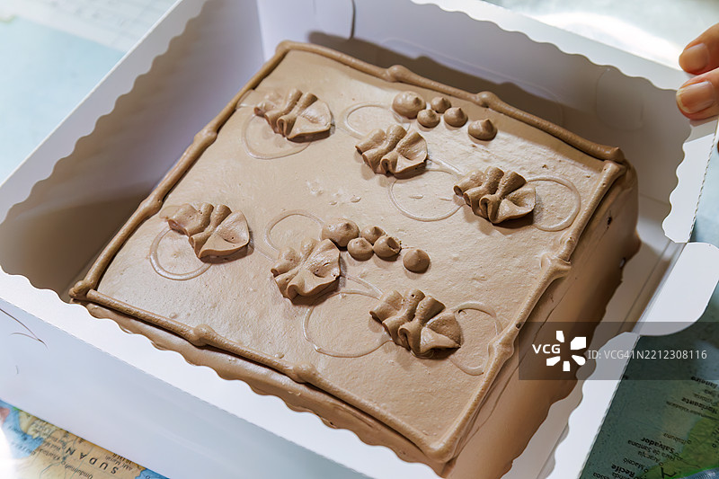 方形巧克力蛋糕。图片素材