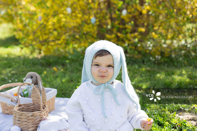 公园里的复活节宝宝图片素材