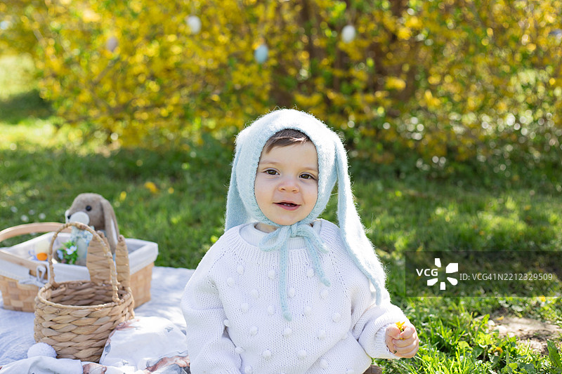 公园里的复活节宝宝图片素材