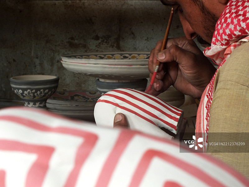 工作场所正在制作陶土陶器图片素材