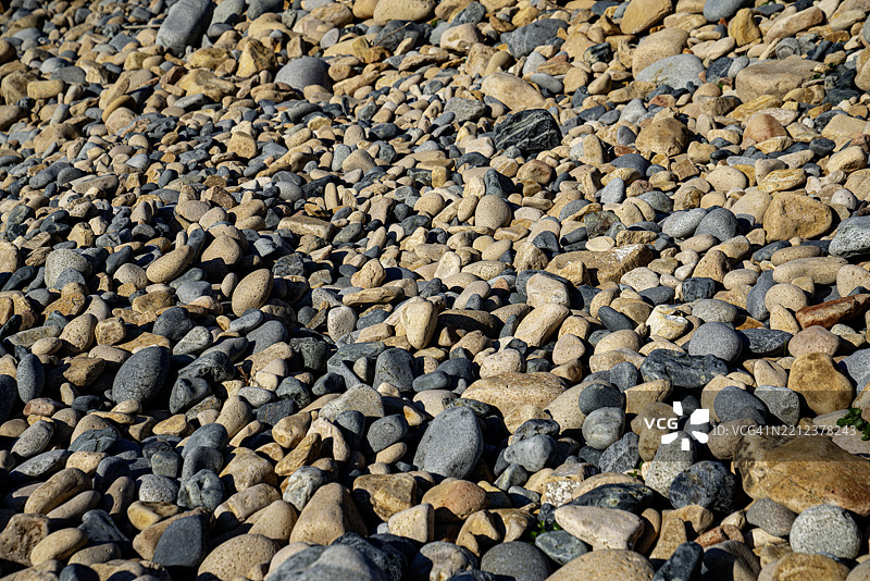 宁静，安静的风景，郊区景观，白天，石头，卵石，卵石海滩，冥想，大海，博基尔多图片素材