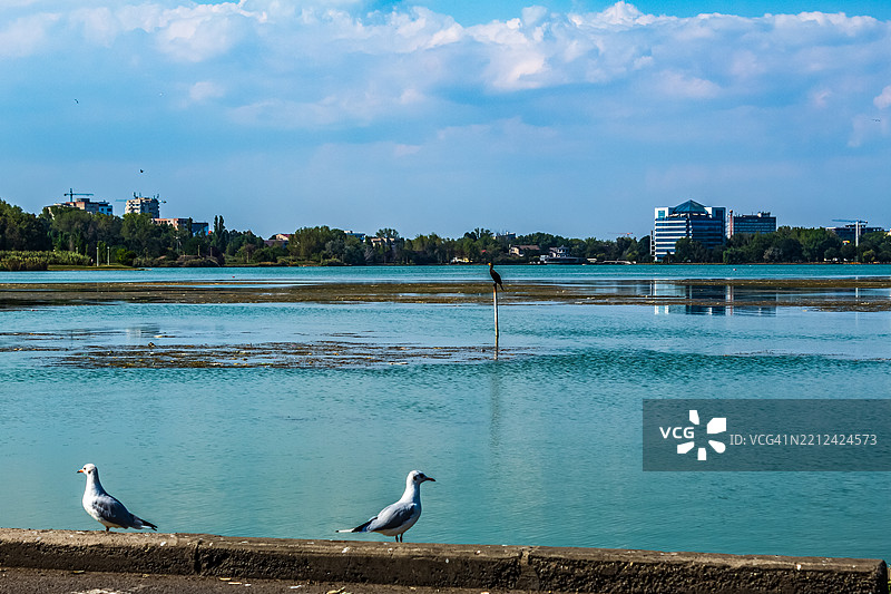 湖泊与天空的美丽景色图片素材