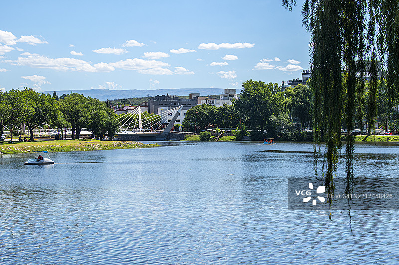 阿根廷科尔多瓦的卡洛斯帕斯别墅。圣罗克湖和城市的景观。图片素材